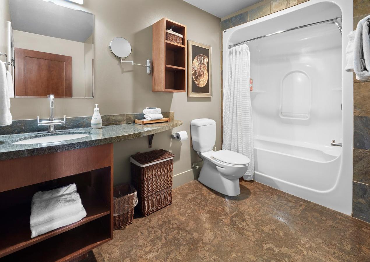 Sunset Ridge - Luxurious Corner Condo - Spectacular Mt Views With Open Pool! Canmore Zewnętrze zdjęcie
