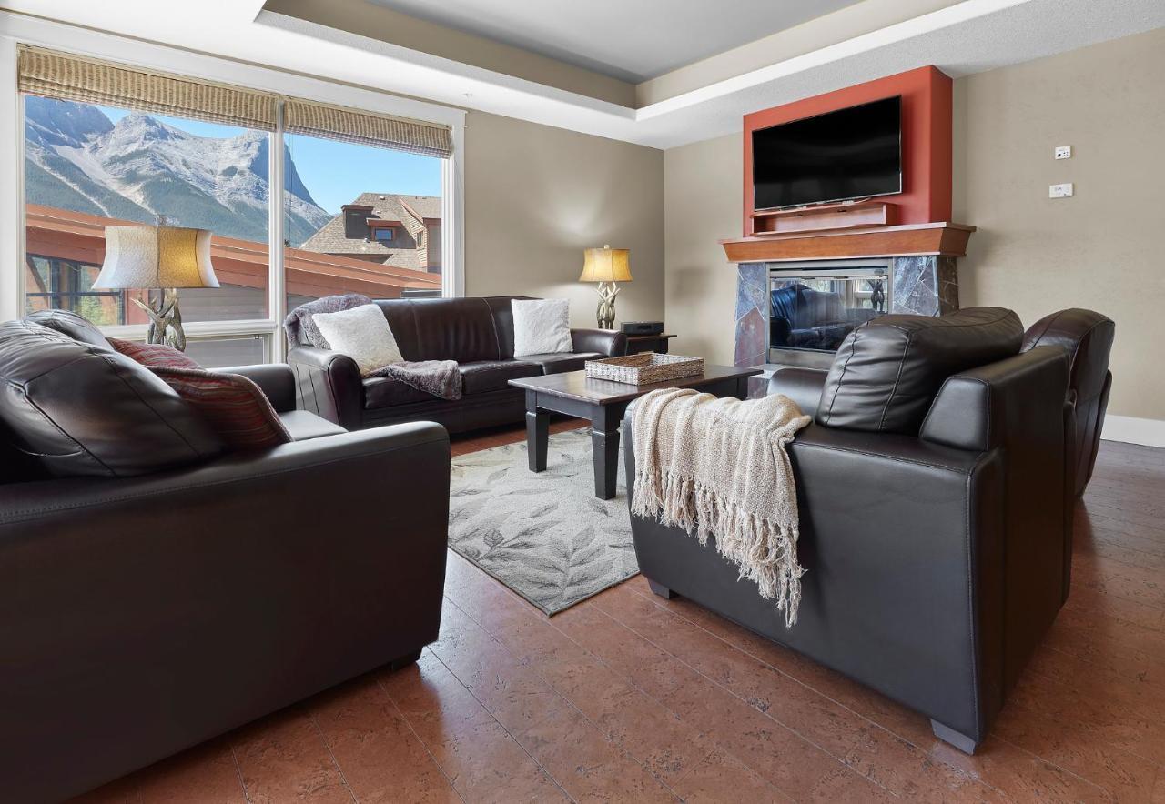 Sunset Ridge - Luxurious Corner Condo - Spectacular Mt Views With Open Pool! Canmore Zewnętrze zdjęcie