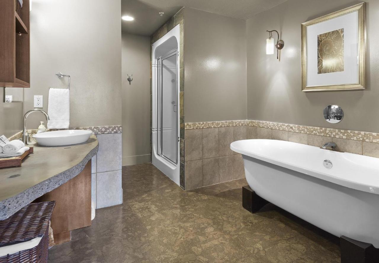Sunset Ridge - Luxurious Corner Condo - Spectacular Mt Views With Open Pool! Canmore Zewnętrze zdjęcie