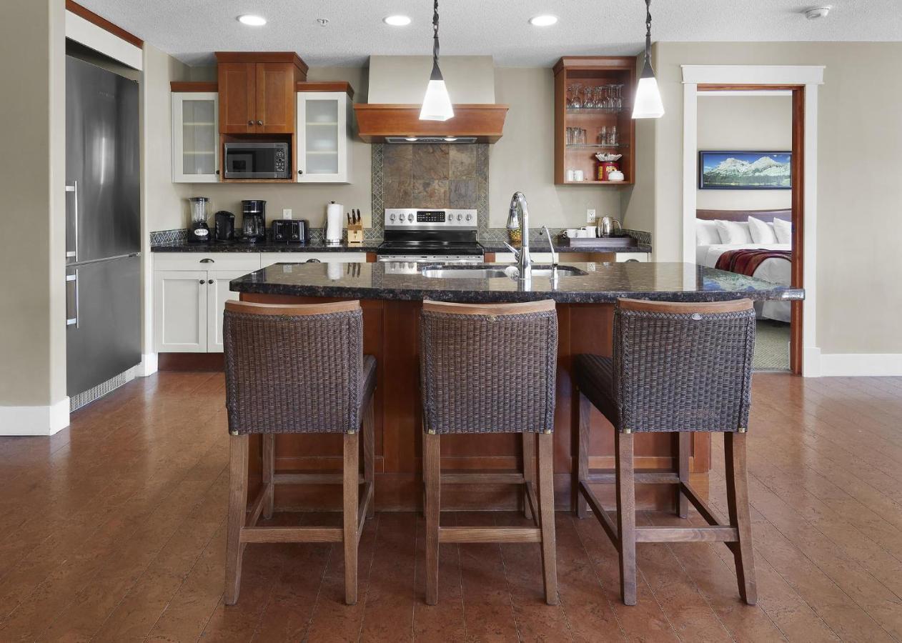 Sunset Ridge - Luxurious Corner Condo - Spectacular Mt Views With Open Pool! Canmore Zewnętrze zdjęcie