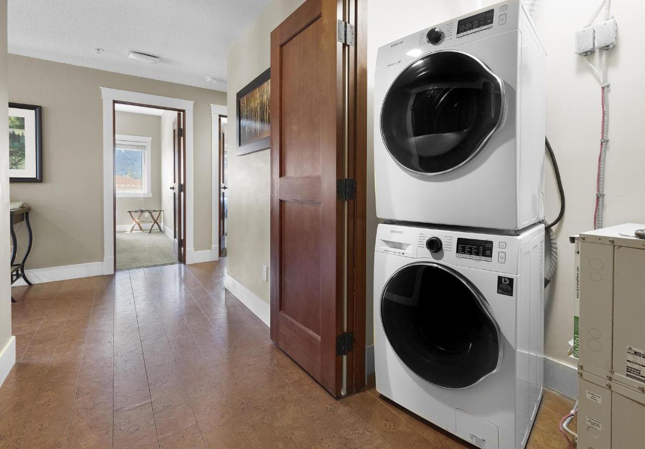 Sunset Ridge - Luxurious Corner Condo - Spectacular Mt Views With Open Pool! Canmore Zewnętrze zdjęcie