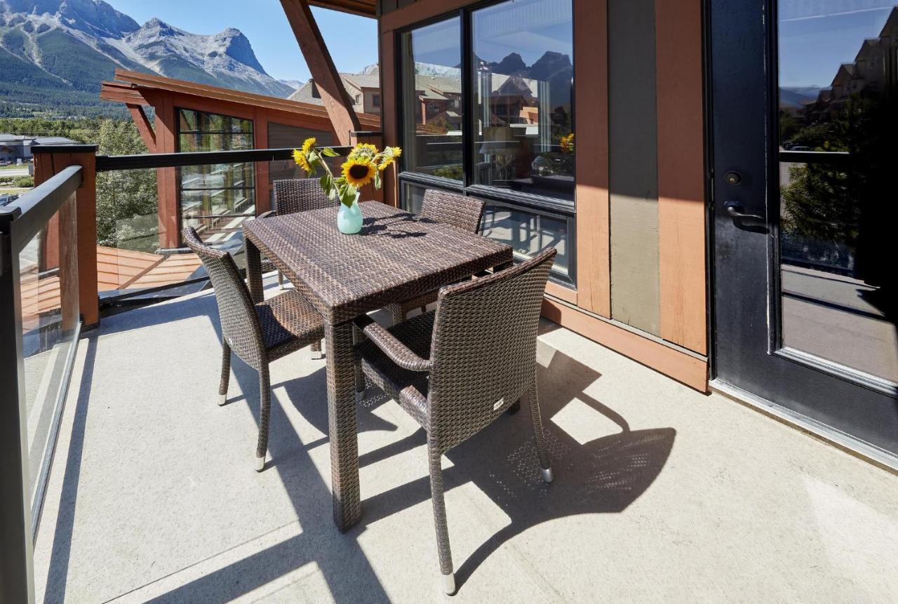 Sunset Ridge - Luxurious Corner Condo - Spectacular Mt Views With Open Pool! Canmore Zewnętrze zdjęcie