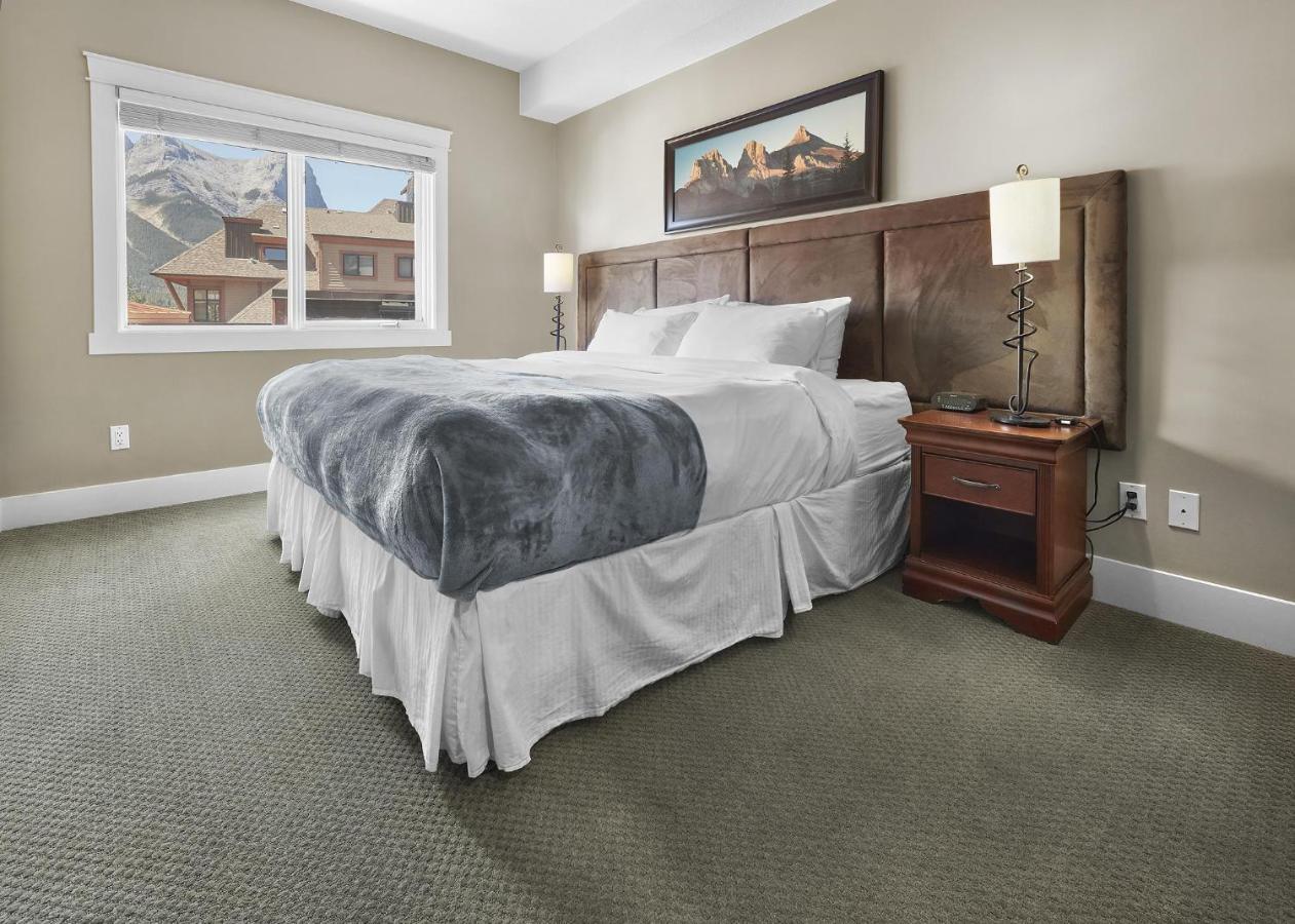 Sunset Ridge - Luxurious Corner Condo - Spectacular Mt Views With Open Pool! Canmore Zewnętrze zdjęcie