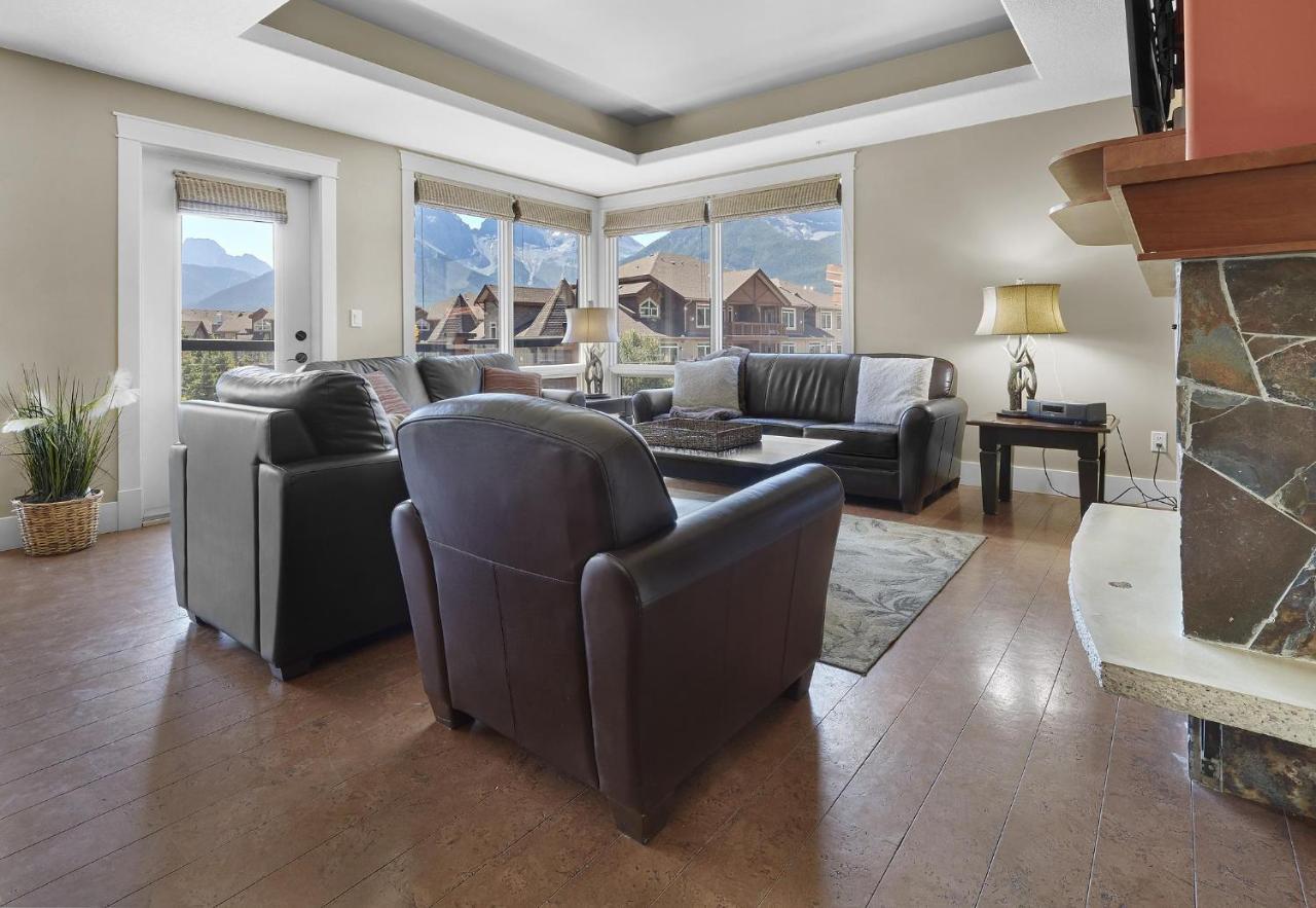 Sunset Ridge - Luxurious Corner Condo - Spectacular Mt Views With Open Pool! Canmore Zewnętrze zdjęcie