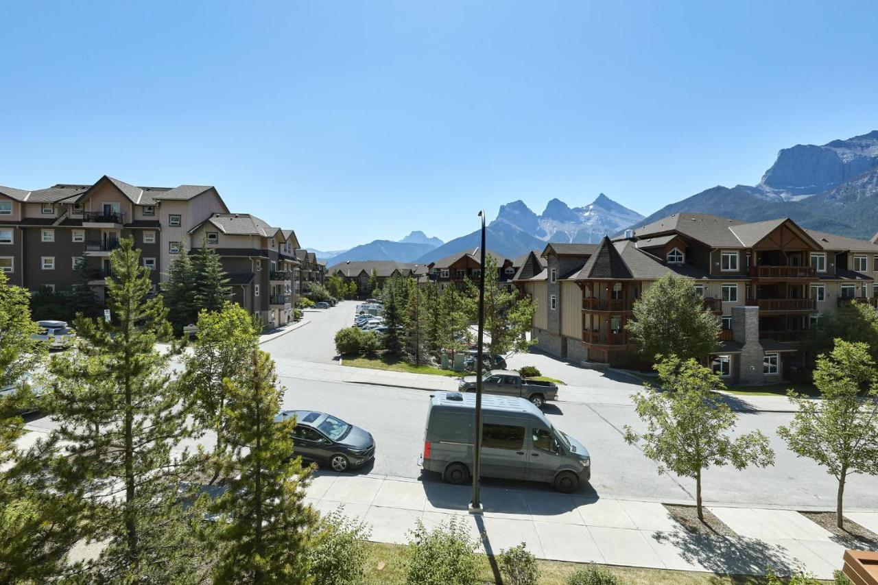 Sunset Ridge - Luxurious Corner Condo - Spectacular Mt Views With Open Pool! Canmore Zewnętrze zdjęcie